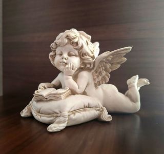Estatuilla Angel recostado. 