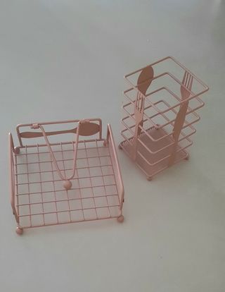 Cubertero y servilletero rosa metal