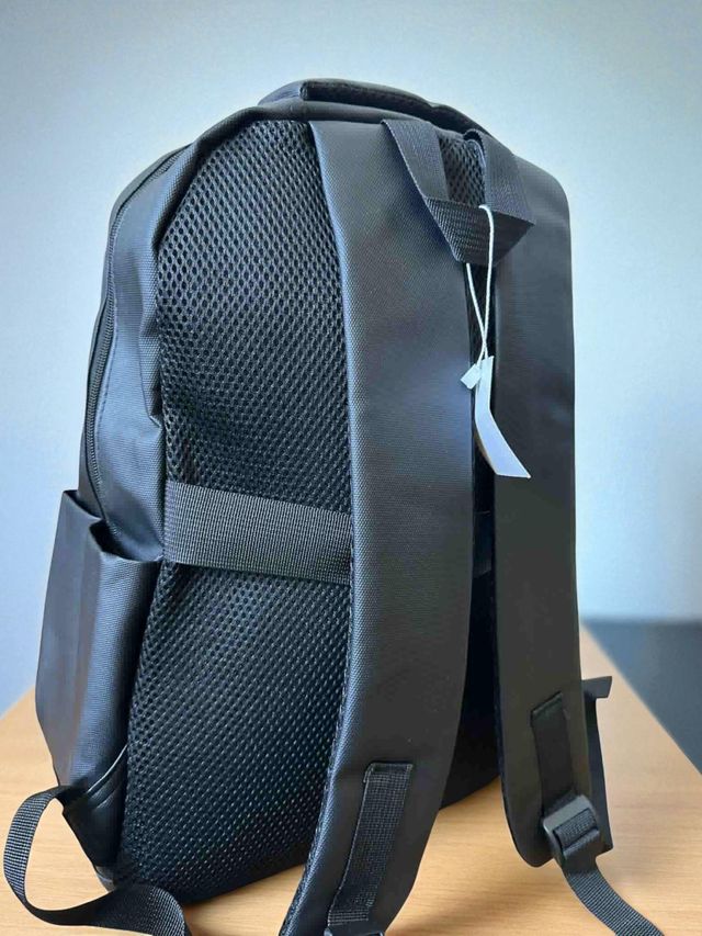 Mochila Negra Multifuncional Resistente al Agua