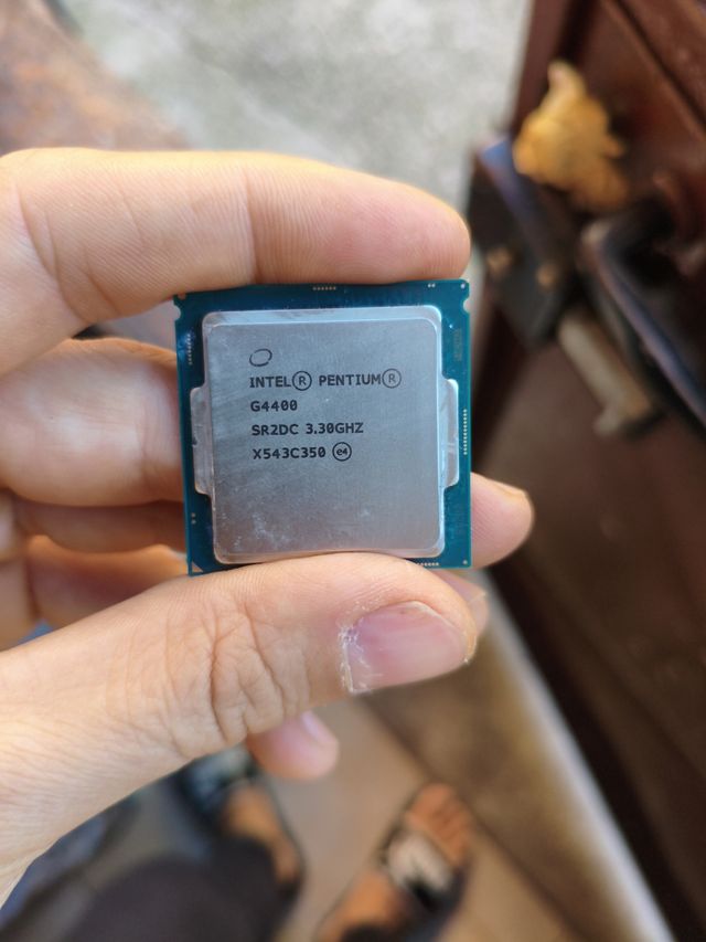CPU Intel pentium g4400 
In totale 7 CPU 