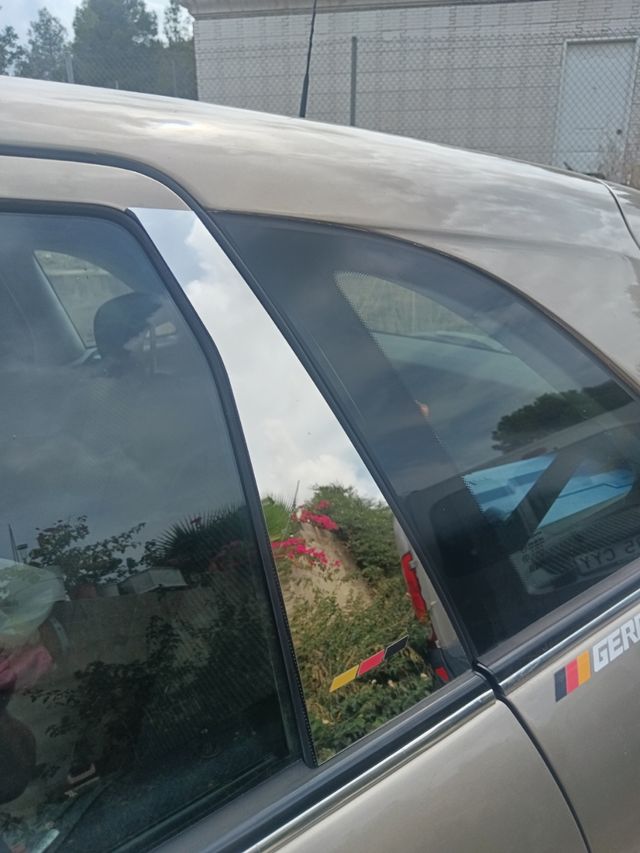 Cubierta embellecedor pilares Mercedes 200 b