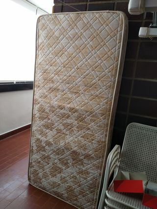 Colchón de calidad seminuevo de 90cm