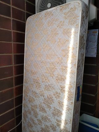 Colchón de calidad seminuevo de 90cm