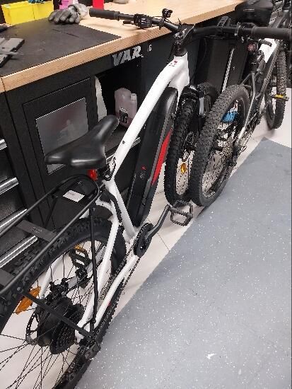 Bicicleta eléctrica MTB Rockrider E-ST 100 Blanco Rojo