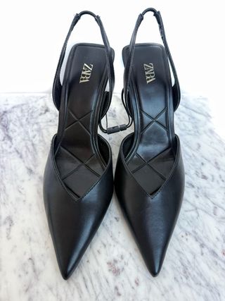 Zapatos de tacón negros y dorados- 37