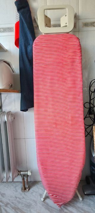 Tabla de planchar con funda a rayas