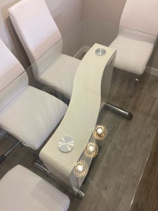 Mesa de comedor de cristal con 4 sillas