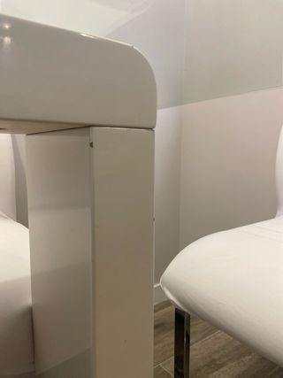 Mesa de comedor de cristal con 4 sillas