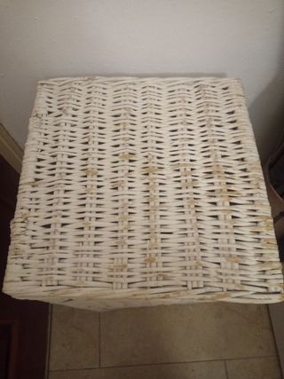Cesto mimbre blanco para ropa o almacenaje