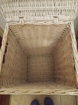 Cesto mimbre blanco para ropa o almacenaje