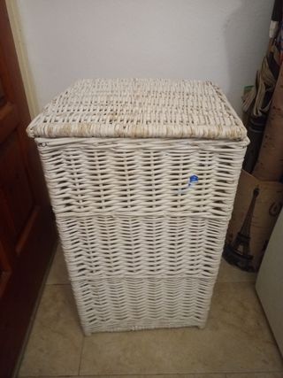Cesto mimbre blanco para ropa o almacenaje