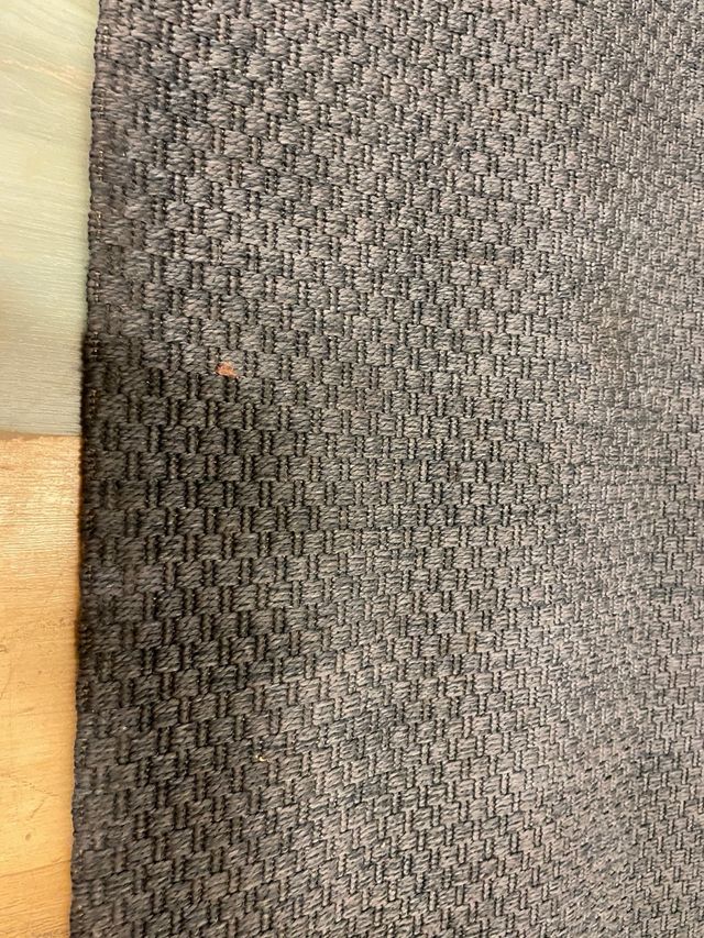 Alfombra gris de tela