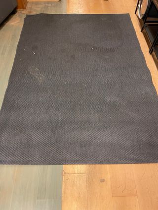 Alfombra gris de tela