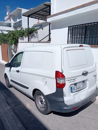 Ford Transit Courier 2015 isotermo 
