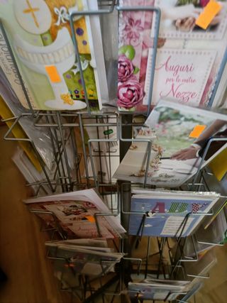 Stand girevole con oltre 100 cartoline