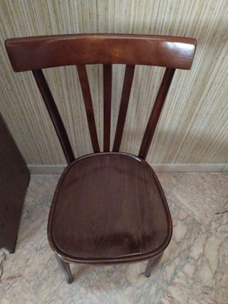 Sedia vintage in legno marrone