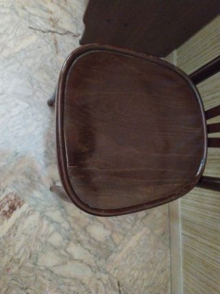 Sedia vintage in legno marrone