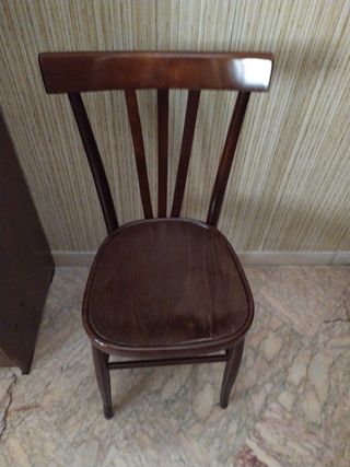 Sedia vintage in legno marrone
