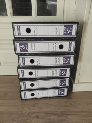 Archivadores A-Z con la caja.