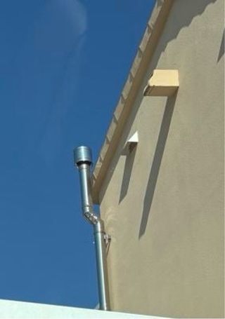 Estufa Pellets Autolimpiable Negra y Blanca