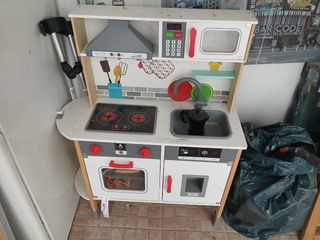 Cocinita de madera para niños