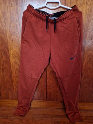 Pantalón Nike marron talla S
