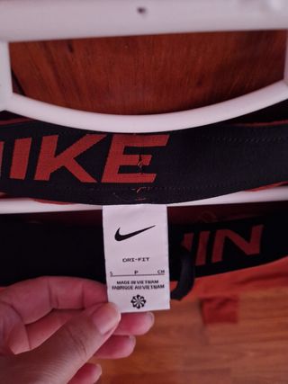Pantalón Nike marron talla S
