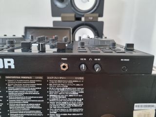 Controlador DJ Native Instruments Traktor S2