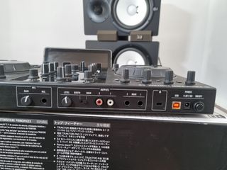 Controlador DJ Native Instruments Traktor S2