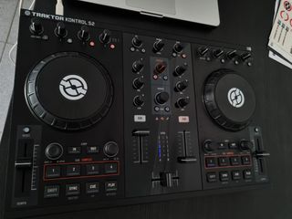 Controlador DJ Native Instruments Traktor S2