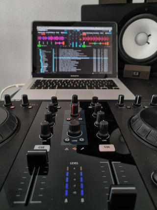 Controlador DJ Native Instruments Traktor S2