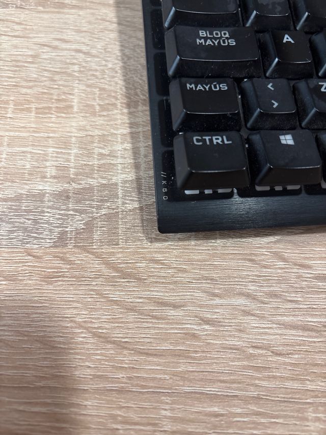 Teclado mecanico Corsair K60 PRO RGB Cherry