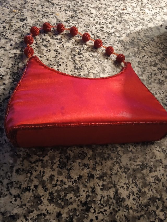 Bolso de fiesta rojo con pedrería