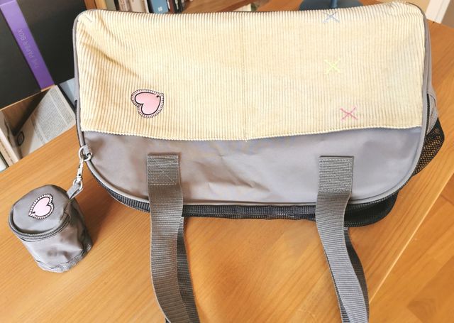 Transportín flexible para gato beige y gris