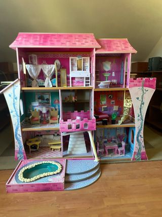 Casa de muñecas grande con piscina
