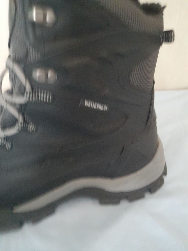 Botas de montaña negras