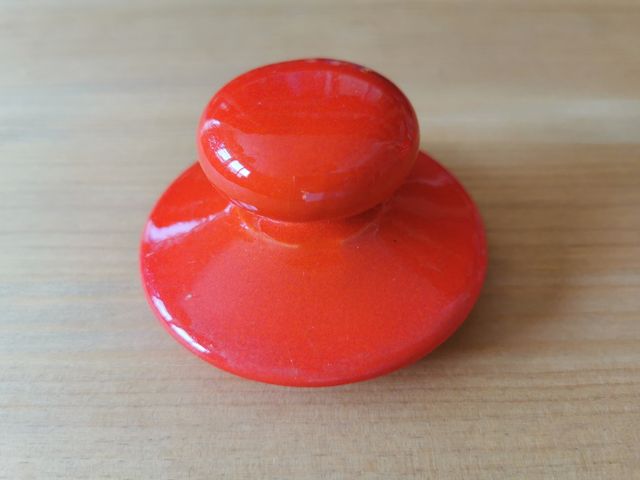 Jarra Waechtersbach roja lunares