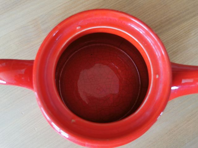 Jarra Waechtersbach roja lunares