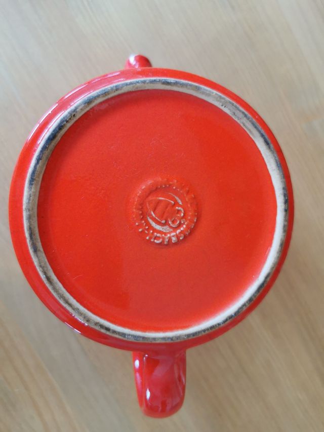 Jarra Waechtersbach roja lunares