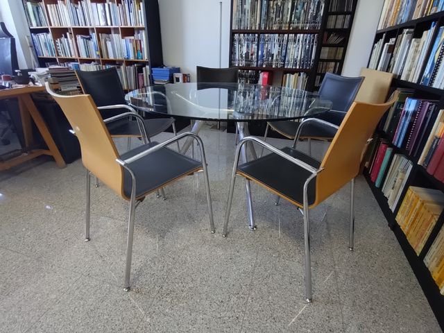Mesa redonda cristal y 5 sillas IKARA ARKITEK