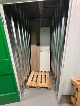 Cama estudio con escritorio y estanterías