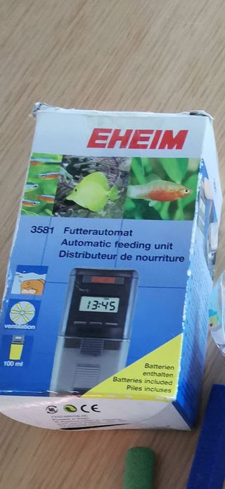 Alimentador Automático y aireador para el acuario.