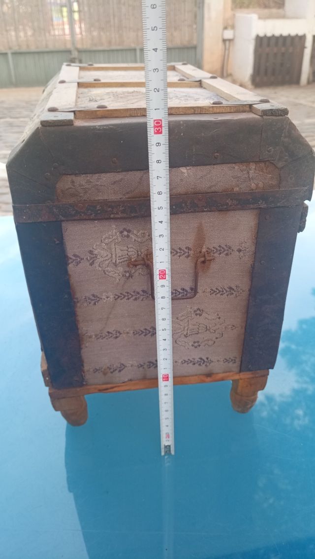 Pequeño baúl arca decorativo