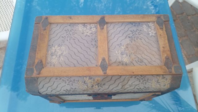 Pequeño baúl arca decorativo