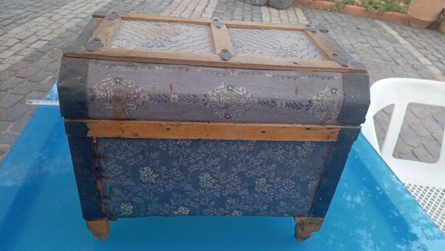 Pequeño baúl arca decorativo