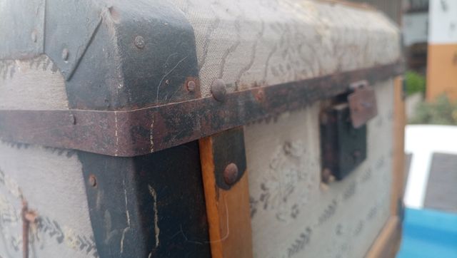 Pequeño baúl arca decorativo