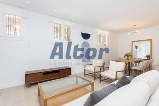 Piso en alquiler en Almagro en Madrid