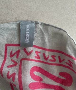 Pañuelo Zadig & Voltaire Gris y Rosa