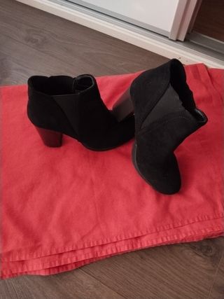 Botas piel melocotón en negra