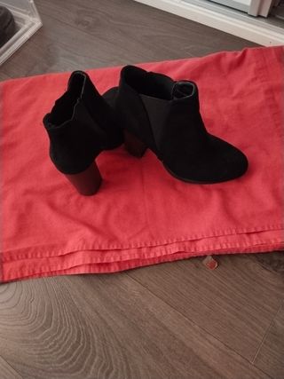 Botas piel melocotón en negra